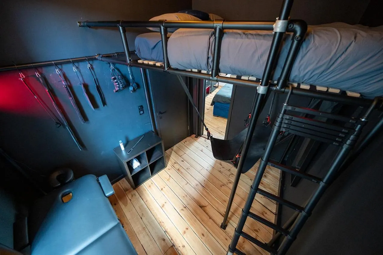 The Rabbit Hole Antwerp - Romantic Apartment With Adult Playroom